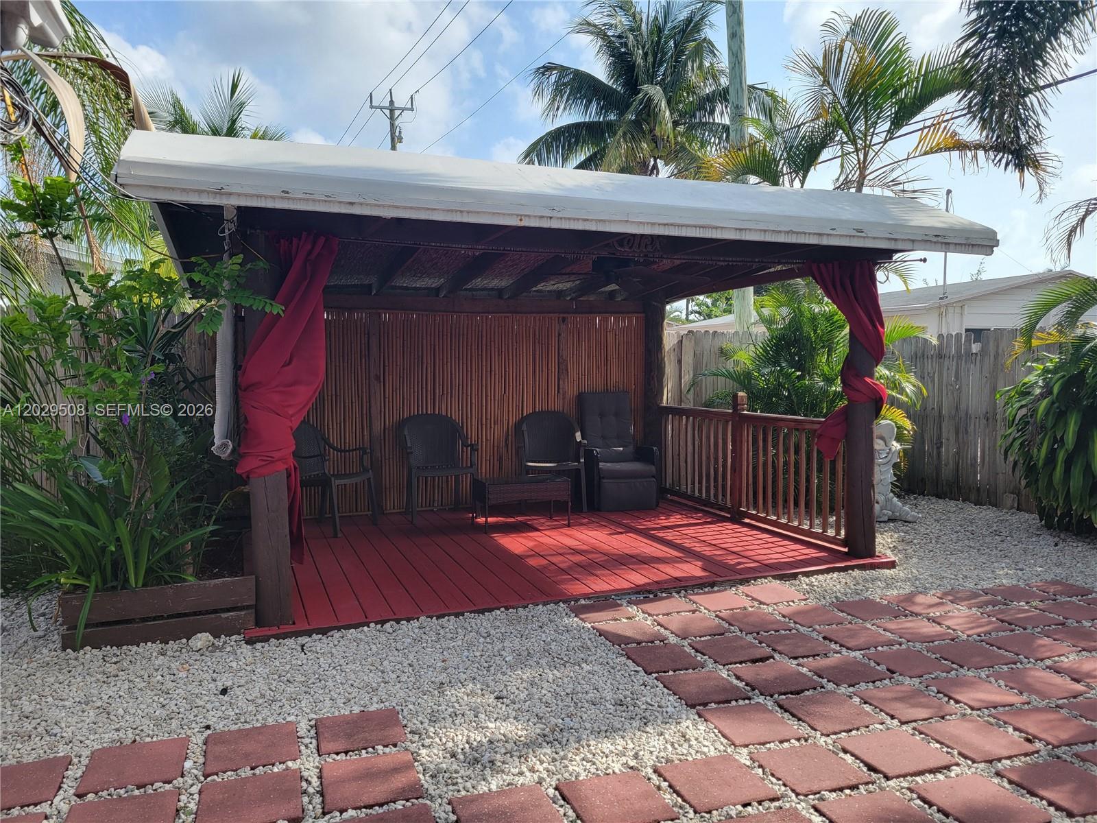 2560 NE 8th Ter