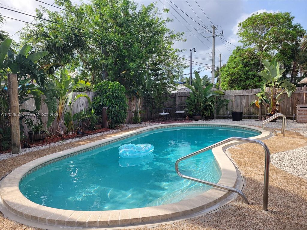 Photo of 2560 NE 8th Ter, Pompano Beach, FL 33064 (MLS # A12029508)