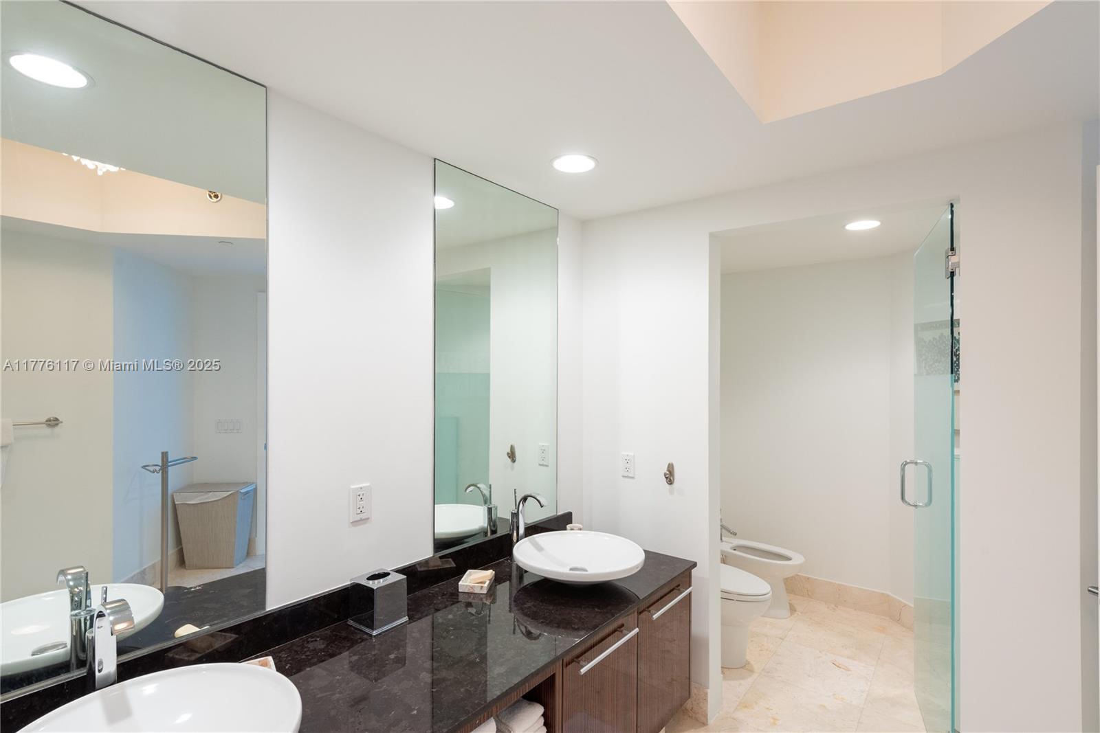 2711 HOLLYWOOD BEACH COND - Residential Lease