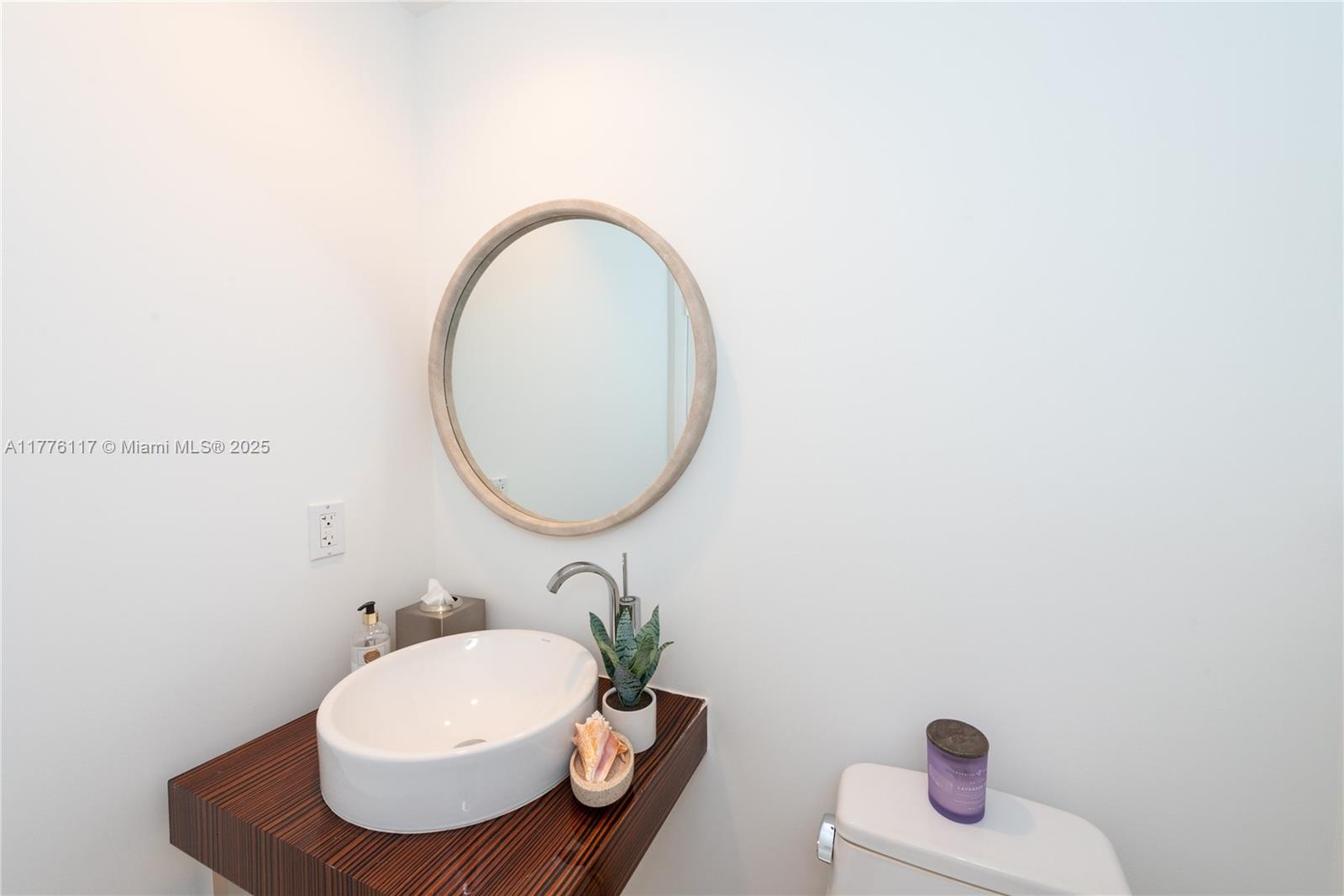 2711 HOLLYWOOD BEACH COND - Residential Lease