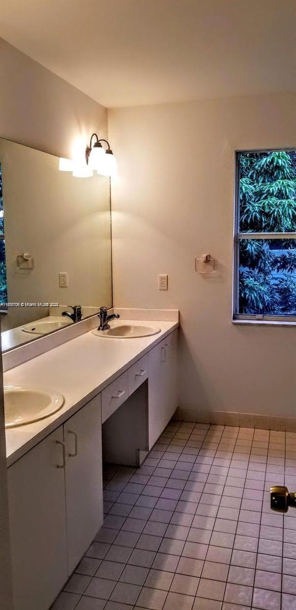 RAINBOW LAKES TR A - Residential Lease