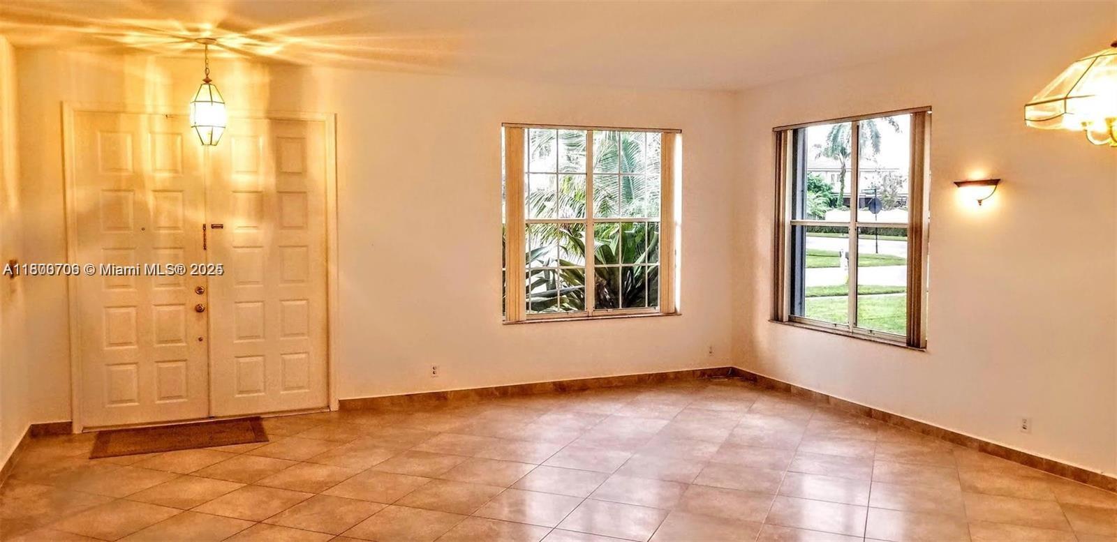 5728 Descartes Cir 1