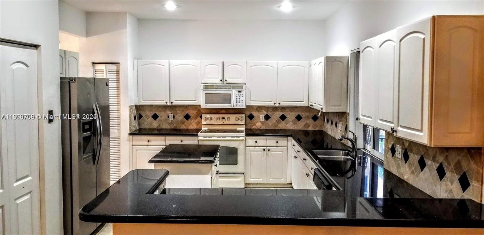 5728 Descartes Cir 1