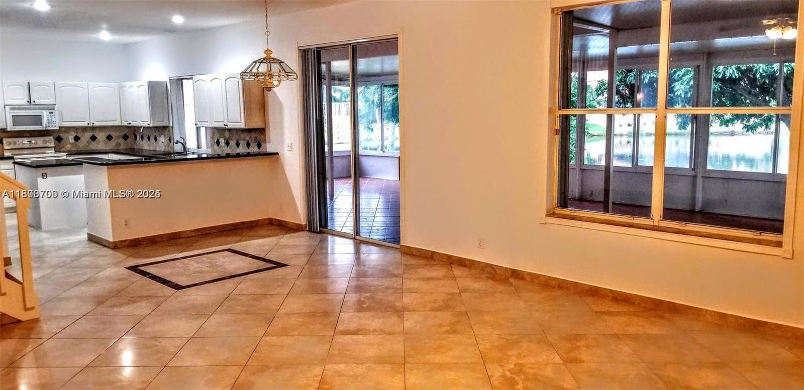 5728 Descartes Cir 1