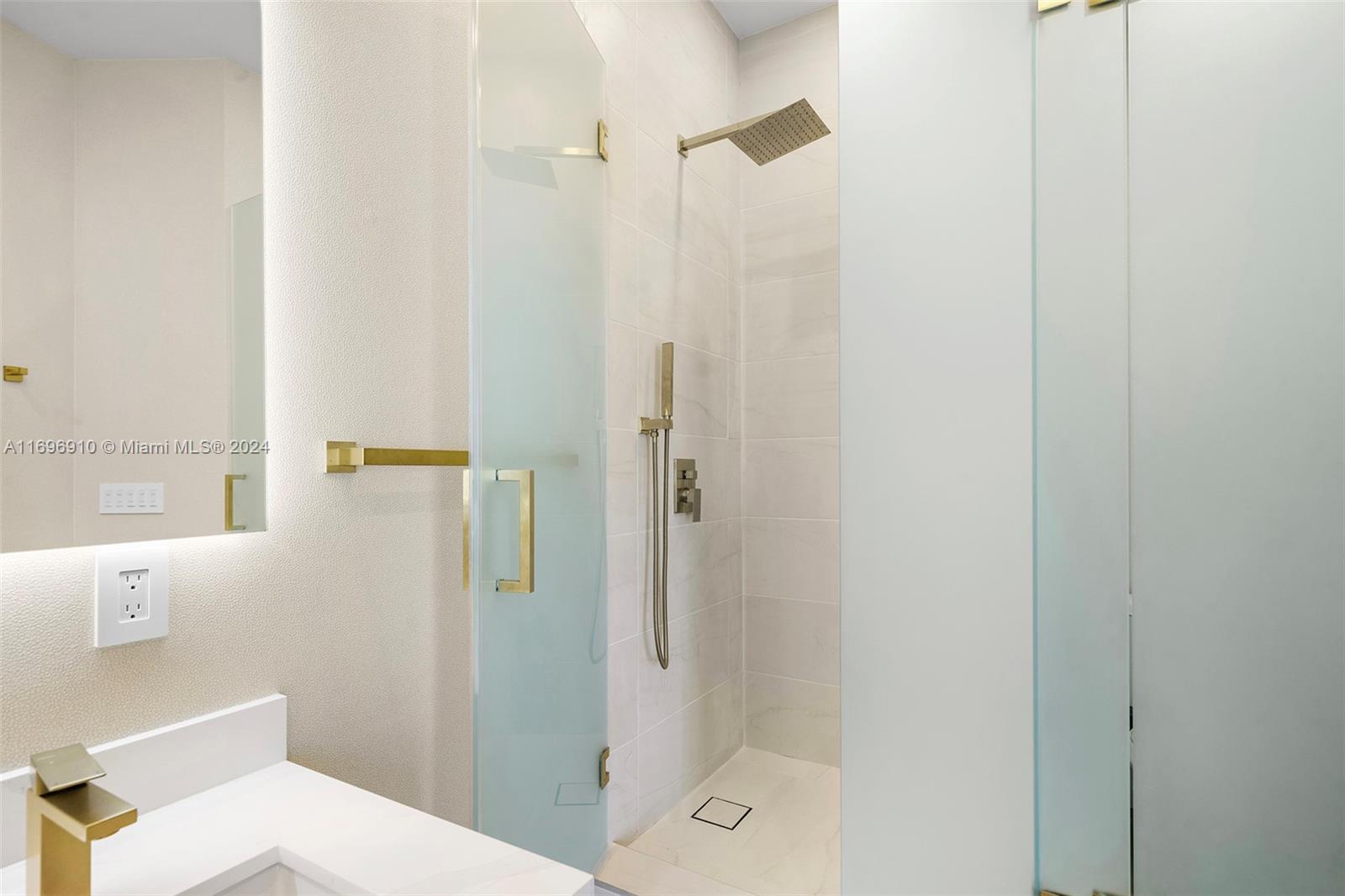 THE MERIDIAN CONDO - Residential
