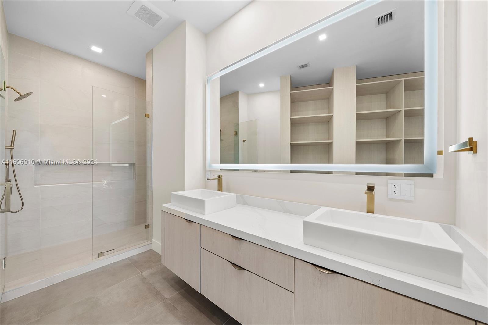 THE MERIDIAN CONDO - Residential