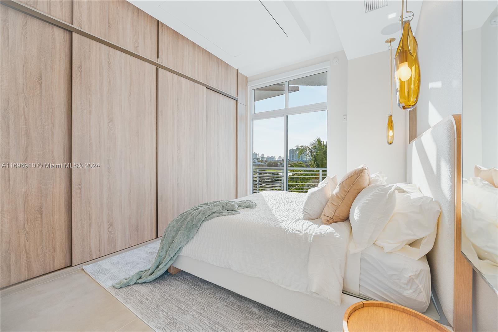THE MERIDIAN CONDO - Residential