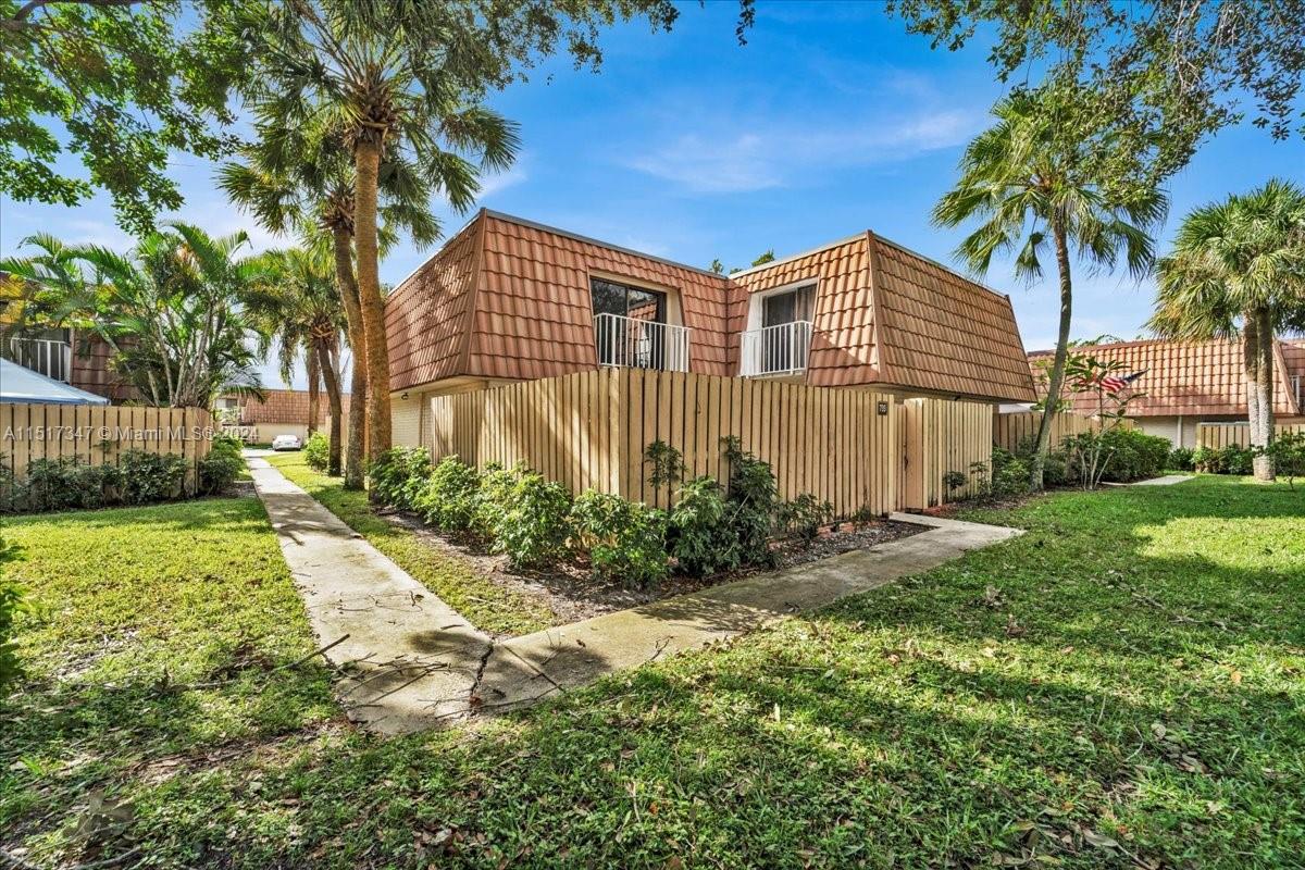 Rental Property at 736 Mill Valley Pl Pl 736, West Palm Beach, Palm Beach County, Florida - Bedrooms: 2 
Bathrooms: 3  - $2,650 MO.