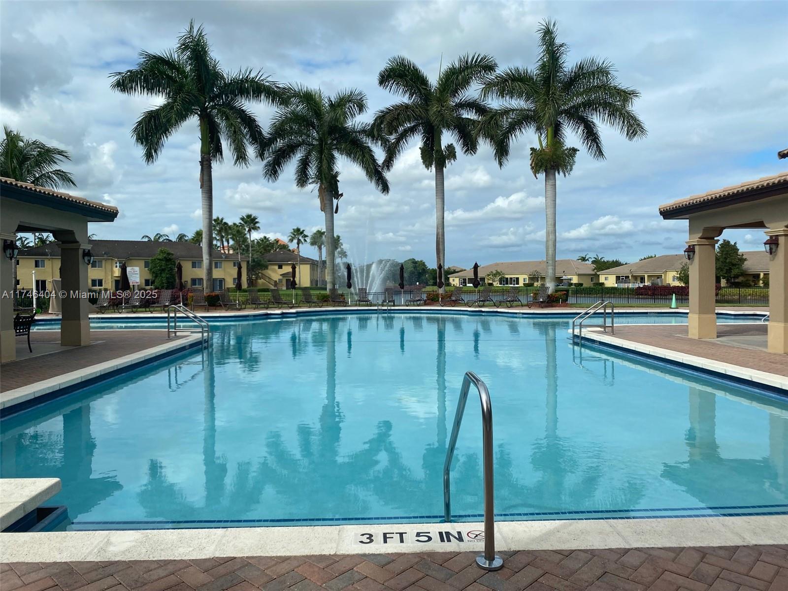 VILLAS AT CARMEL CONDO NO - Residential