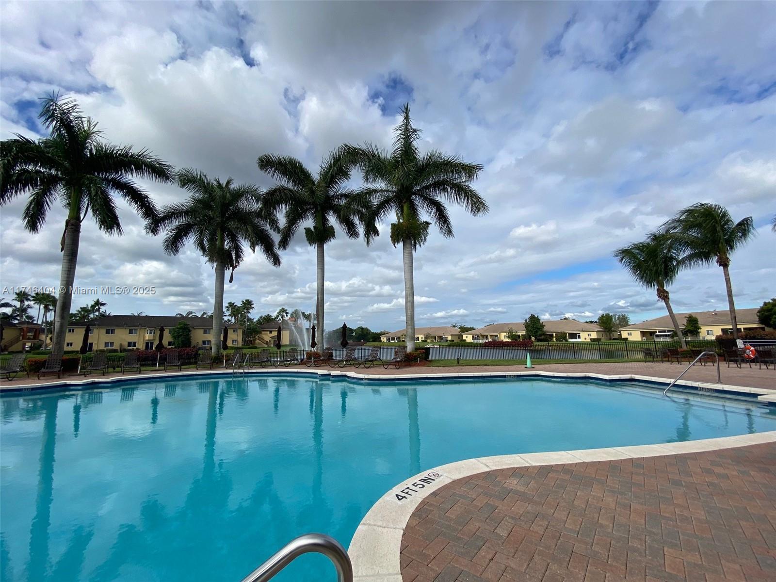 VILLAS AT CARMEL CONDO NO - Residential