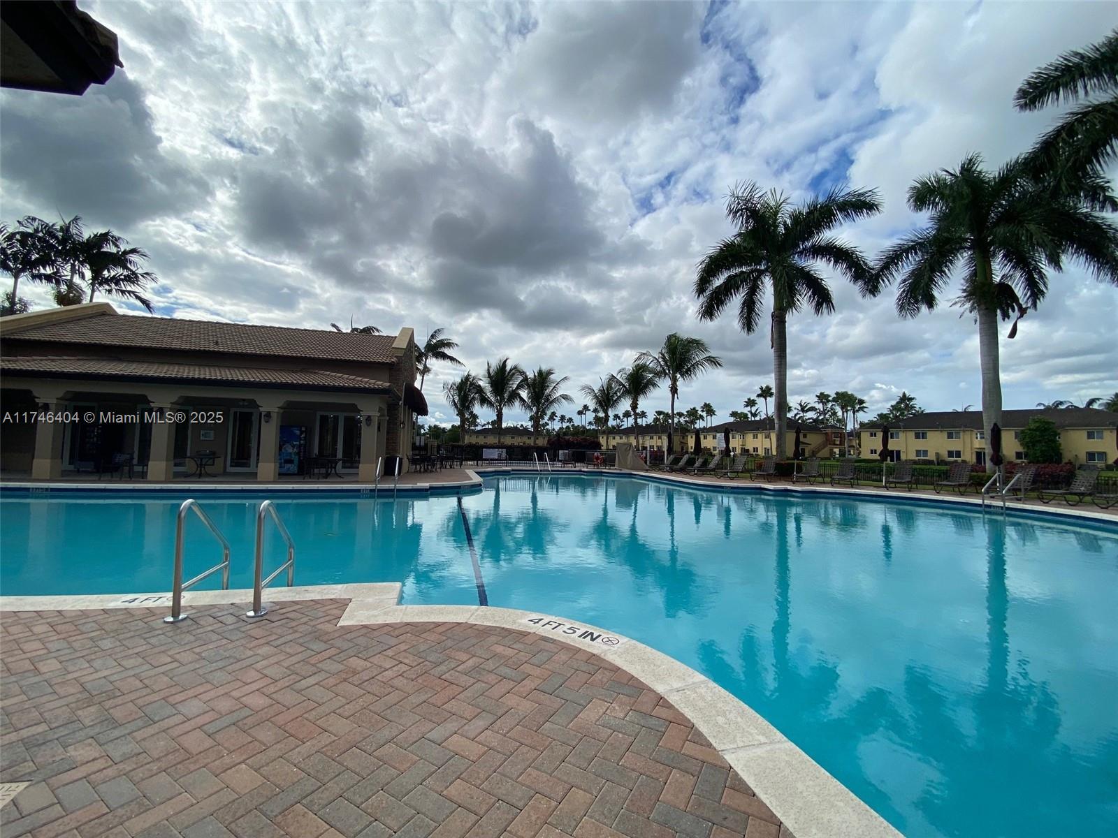 VILLAS AT CARMEL CONDO NO - Residential