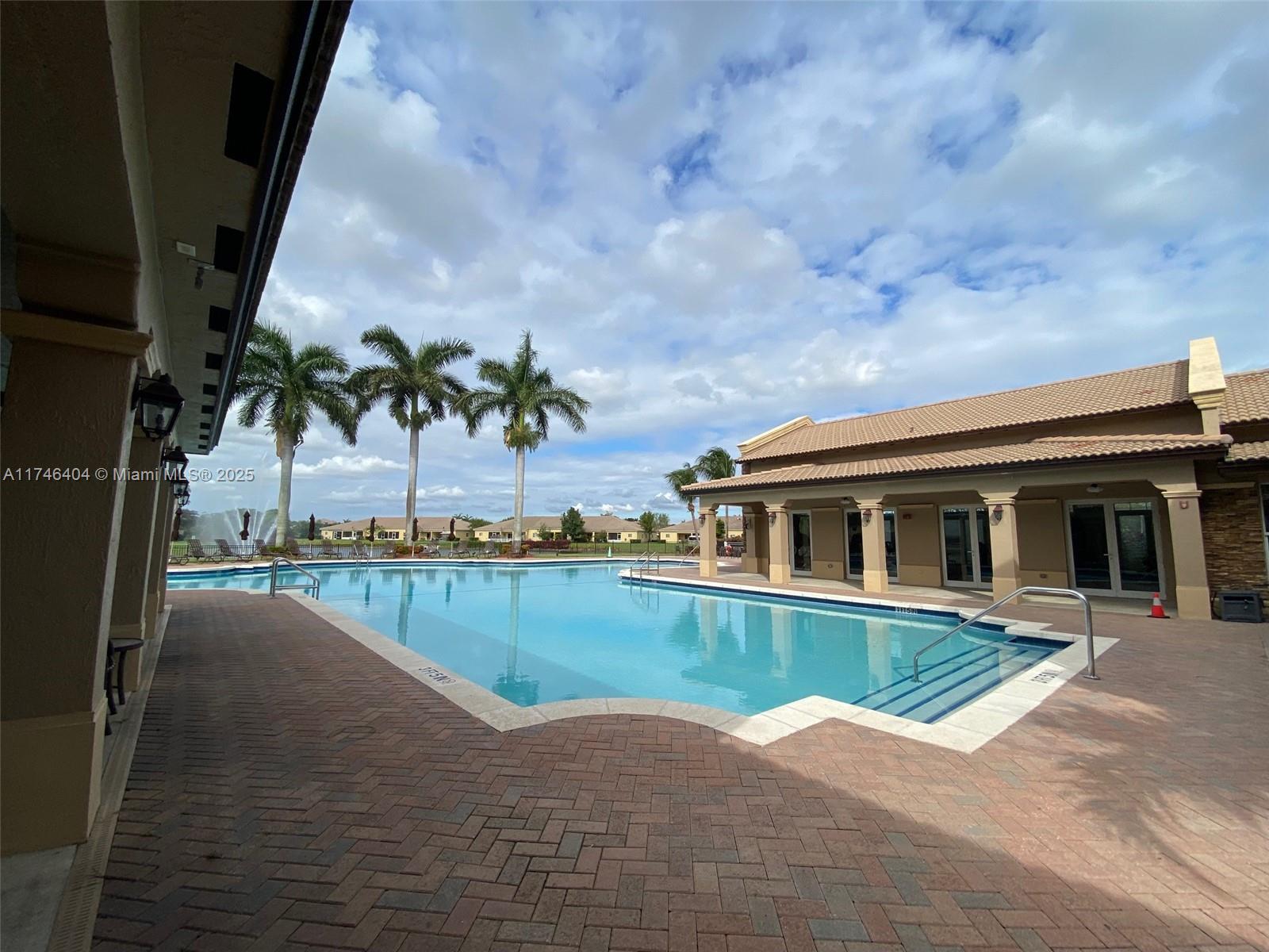 VILLAS AT CARMEL CONDO NO - Residential