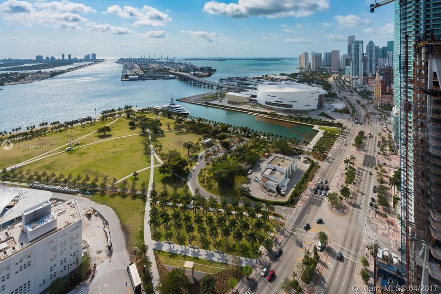 ENJOY THE SPECTACULAR VIEWS TO THE OCEAN, PORT OF MIAMI & MIAMI BEACH!!! 2beds, 2baths + half bath. Kitchen with stainless steel appliances. White tile floors. Private Elevator. Impeccable Conditions! Amenities includes 8,000 sq. ft. signature RockResorts spa and fitness center with views of Biscayne Bay, 2 Pools, Sauna. 24hs Security & Valet Parking!!!Marquis is located directly across the street from Museum Park, PAMM and Miami Science Museum. VERY EASY TO SHOW!!! AVAILABLE FROM AUGUST 1st 2017.