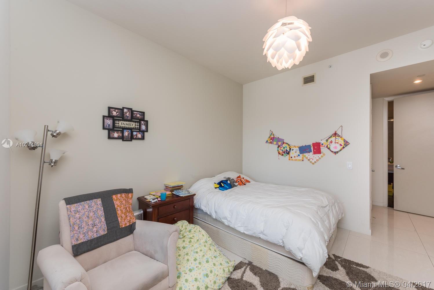 MARQUIS RESIDENCES - Residential Lease