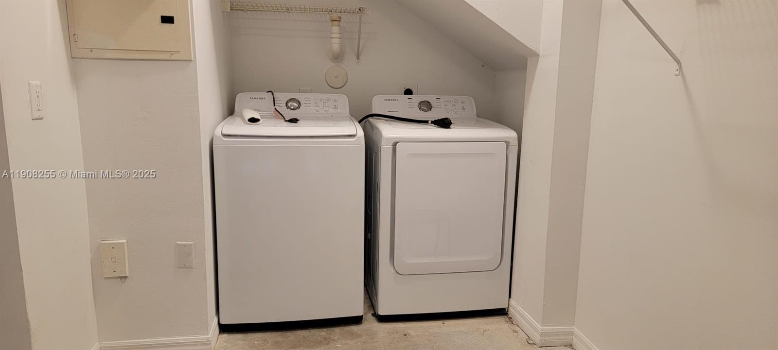 AVENTINE AT MIRAMAR BLDG - Residential Lease