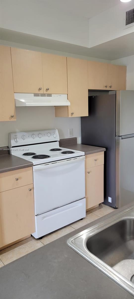 AVENTINE AT MIRAMAR BLDG - Residential Lease