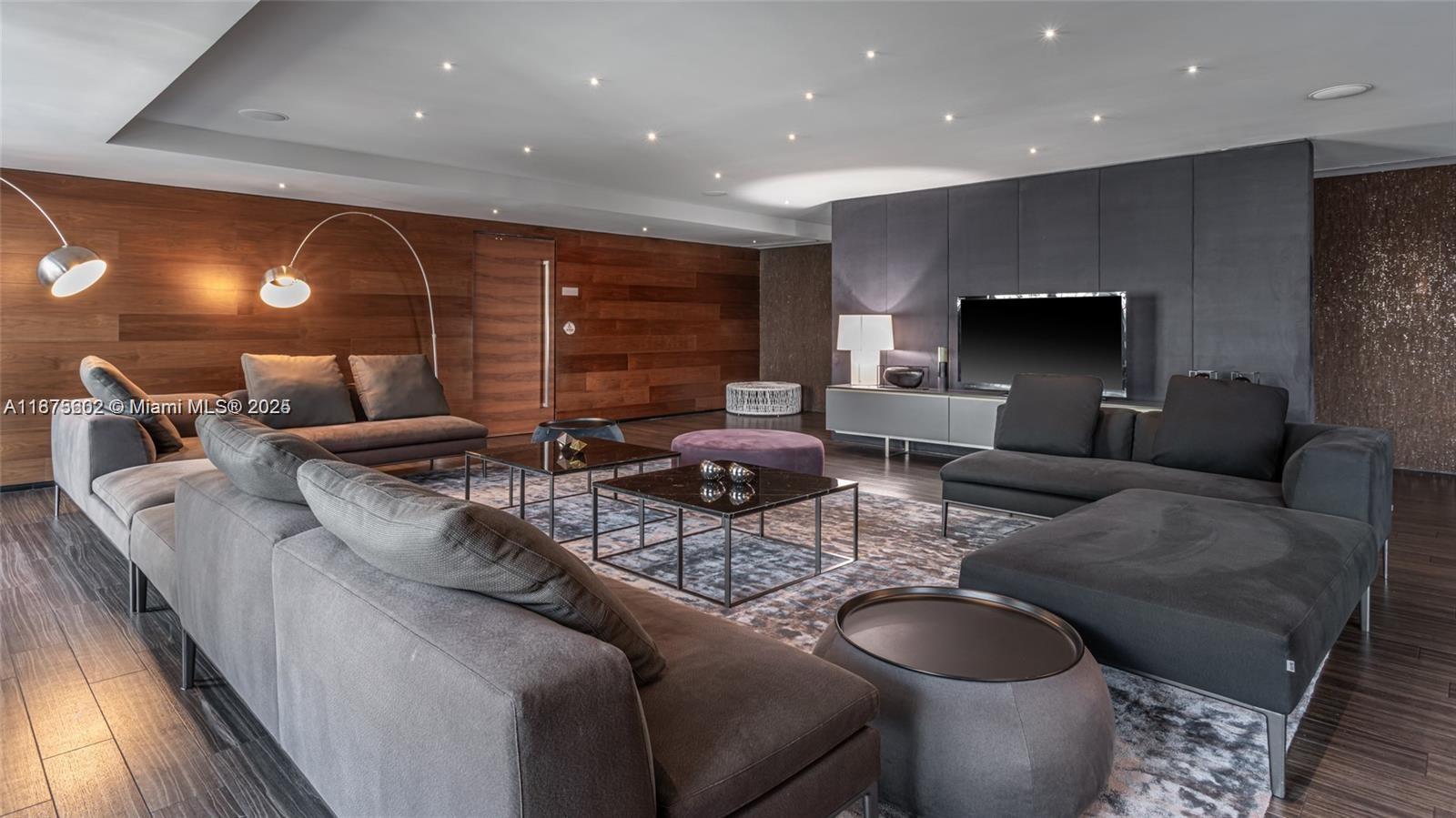 RISE CONDO - Residential