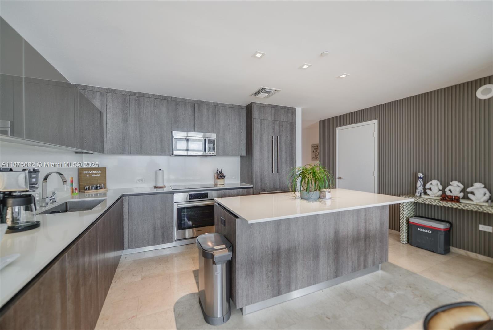 RISE CONDO - Residential