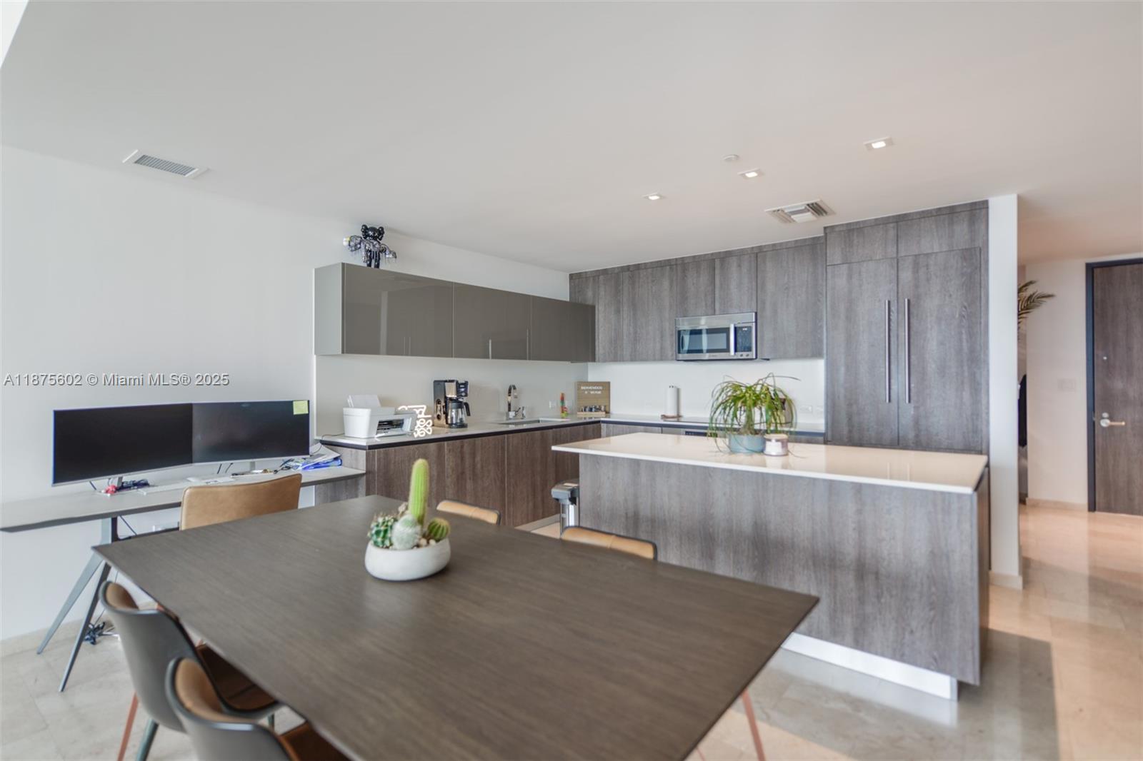 RISE CONDO - Residential