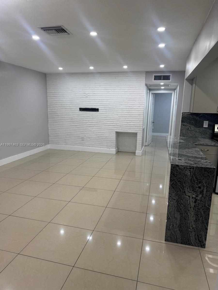 MIRAMAR SEC 6 - Residential Lease