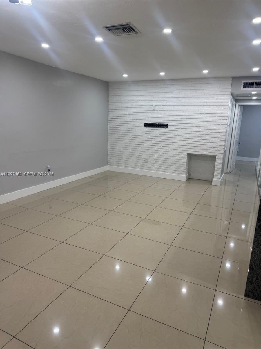 MIRAMAR SEC 6 - Residential Lease