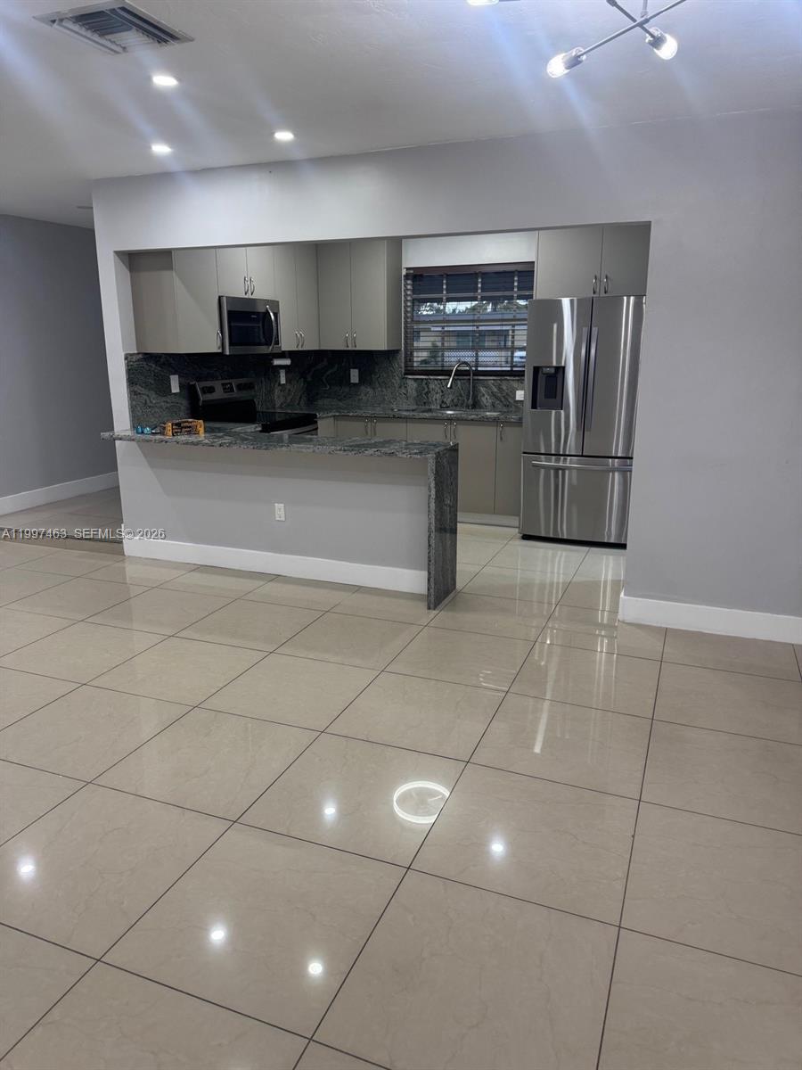 MIRAMAR SEC 6 - Residential Lease