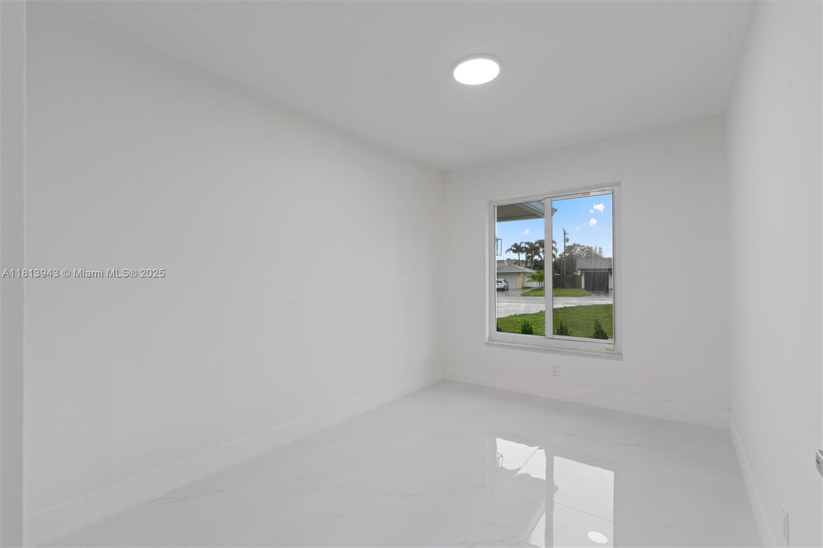 TROPIC PALMS 2 - Residential