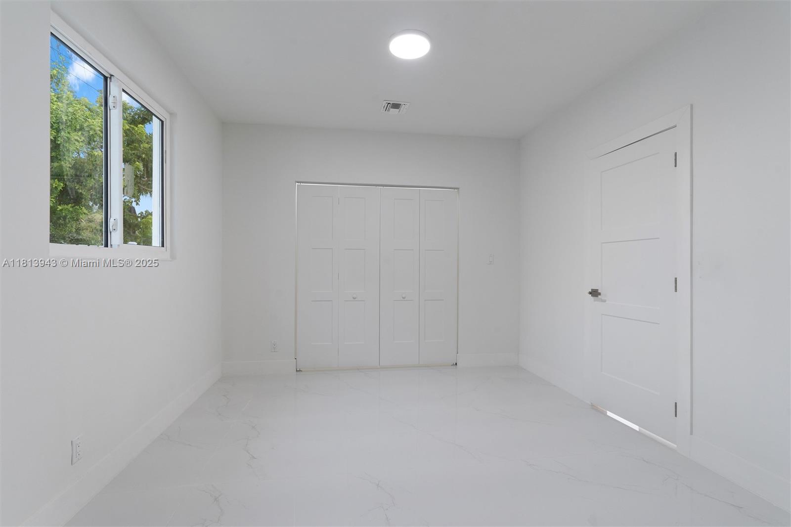 TROPIC PALMS 2 - Residential