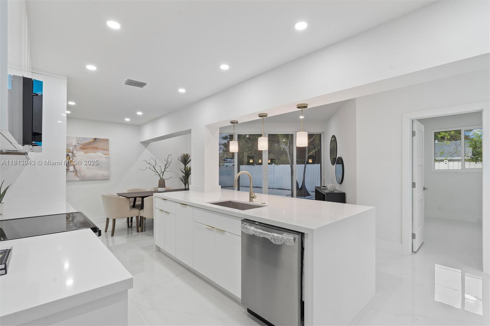 TROPIC PALMS 2 - Residential