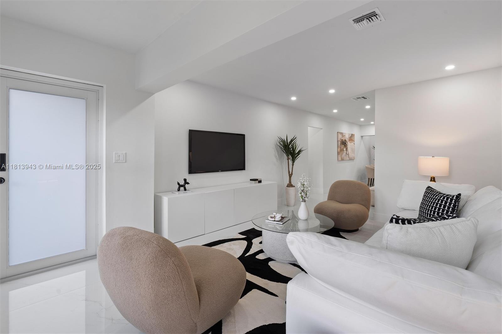 TROPIC PALMS 2 - Residential