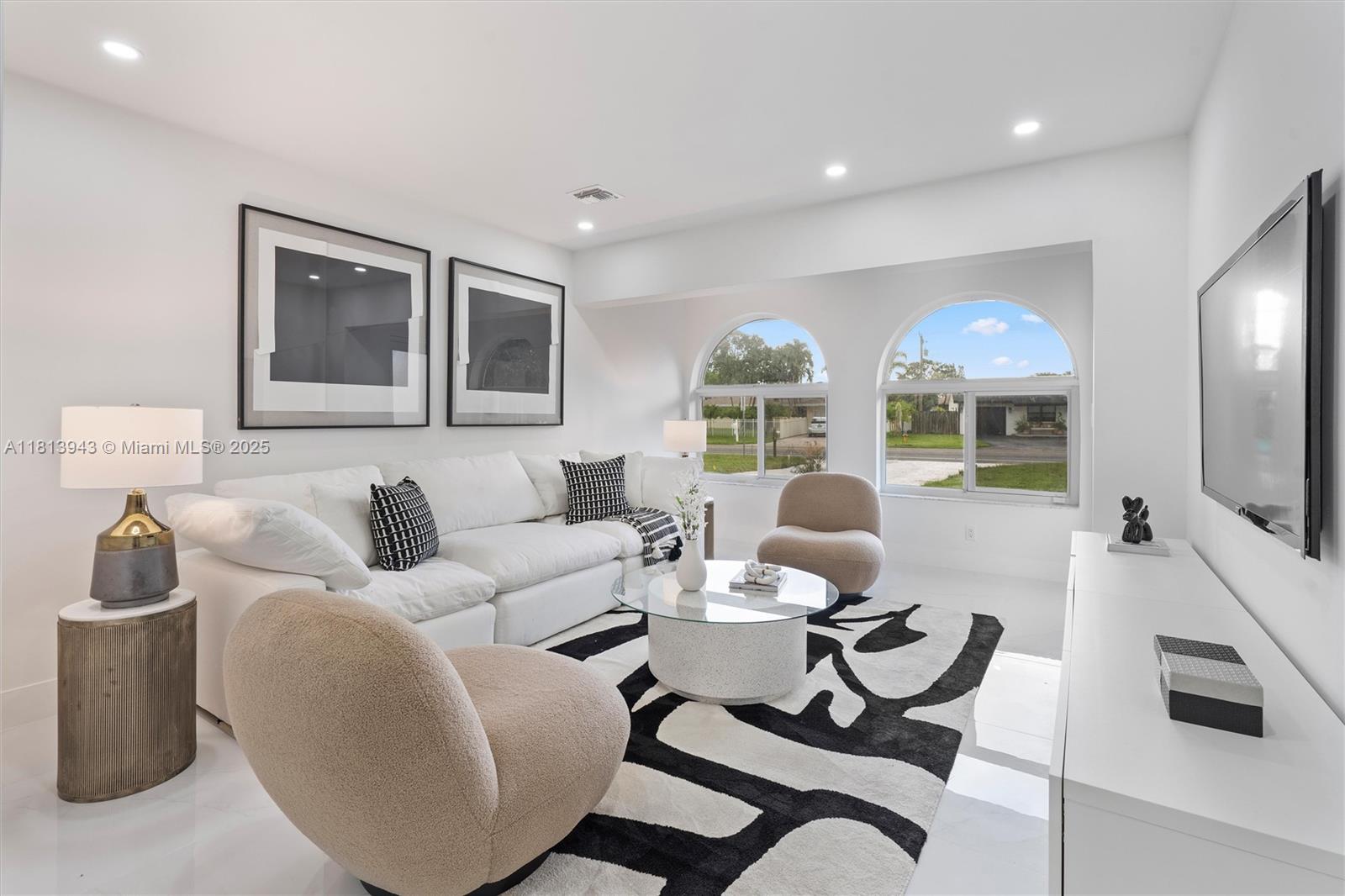 TROPIC PALMS 2 - Residential