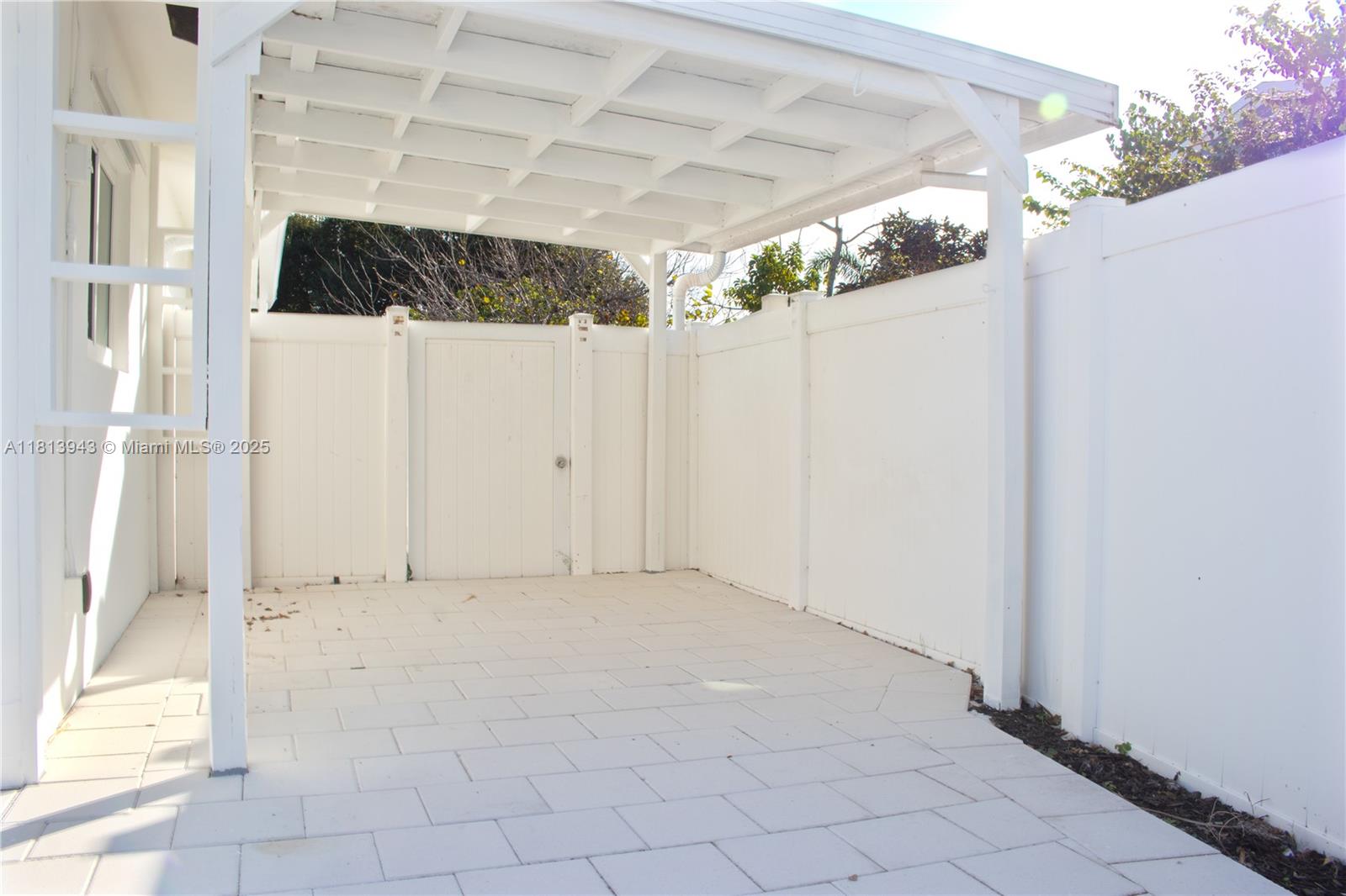 TROPIC PALMS 2 - Residential