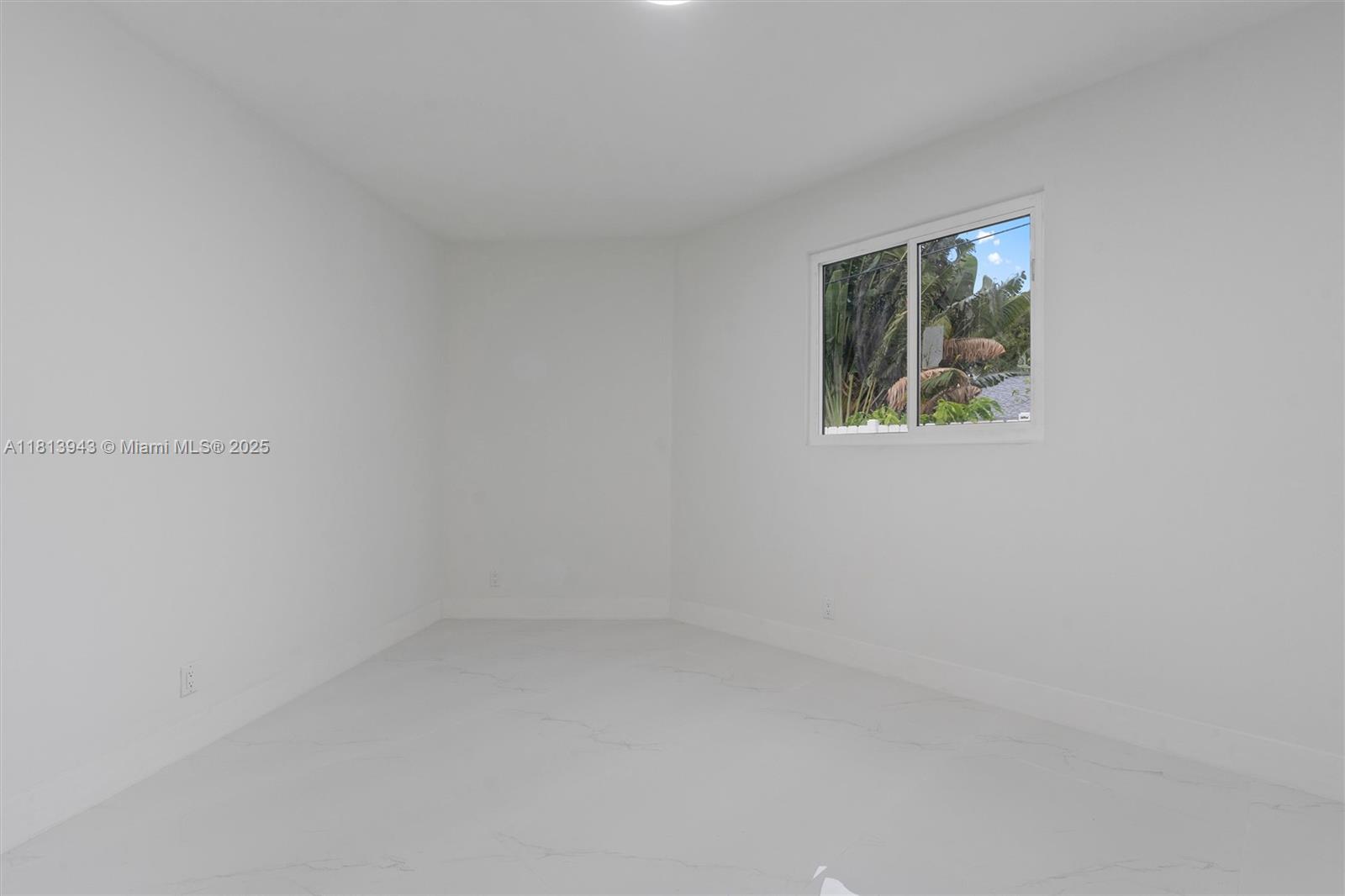 TROPIC PALMS 2 - Residential