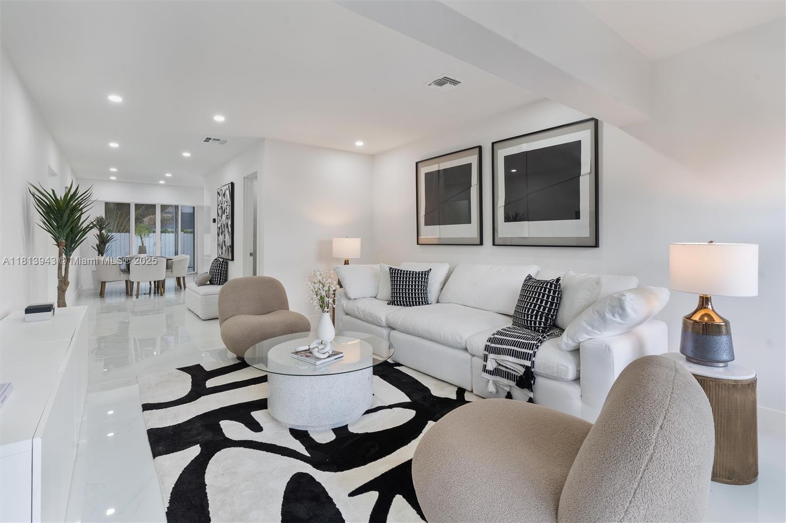TROPIC PALMS 2 - Residential
