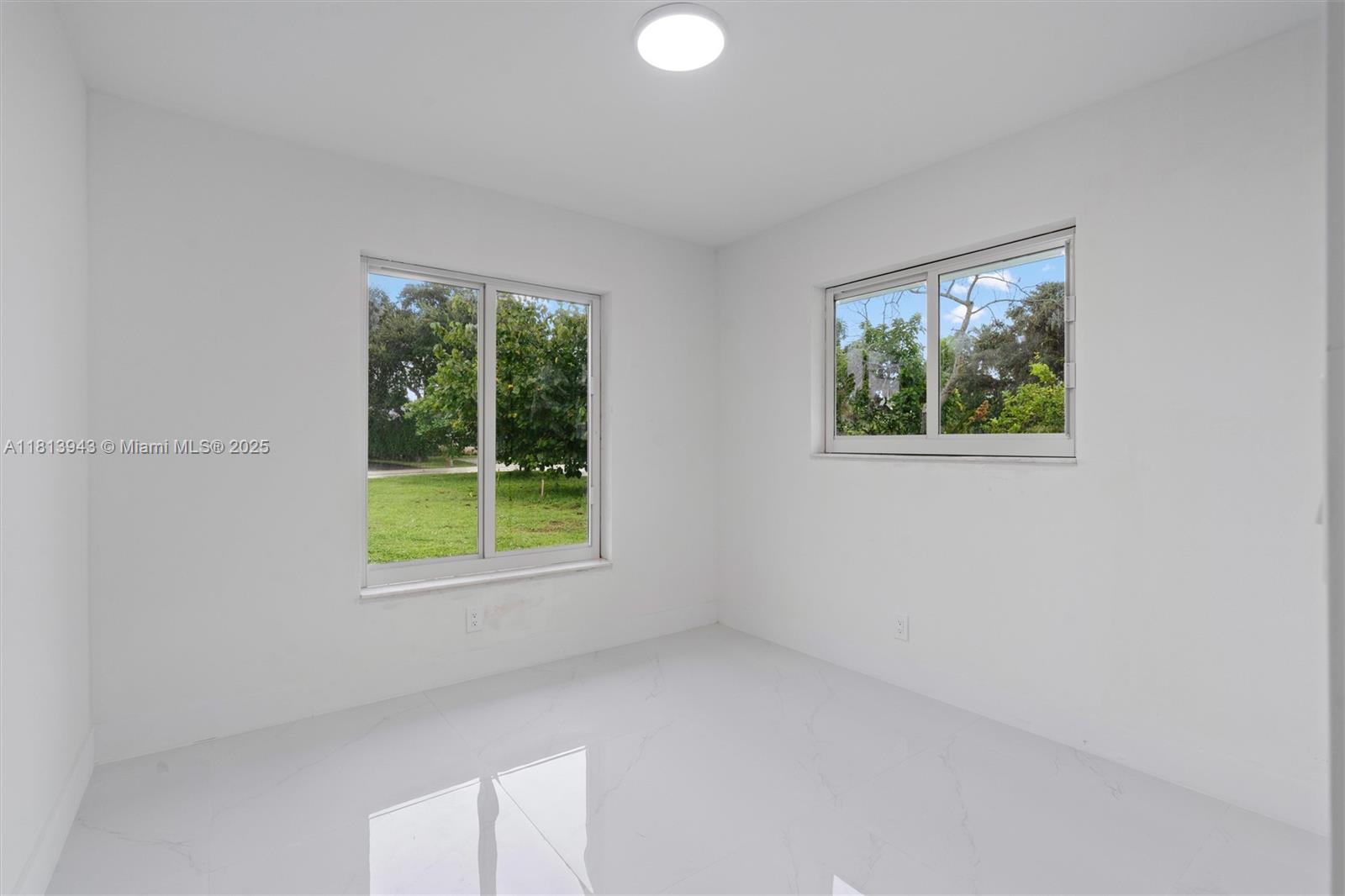 TROPIC PALMS 2 - Residential