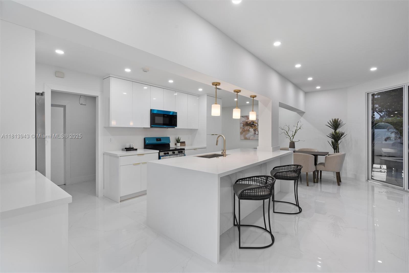 TROPIC PALMS 2 - Residential