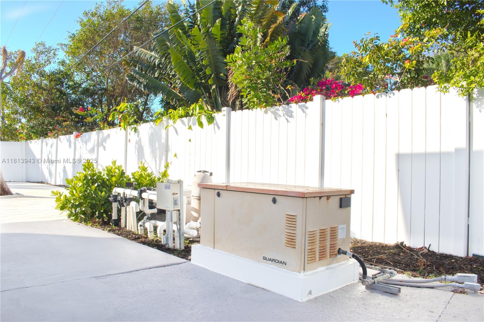 TROPIC PALMS 2 - Residential