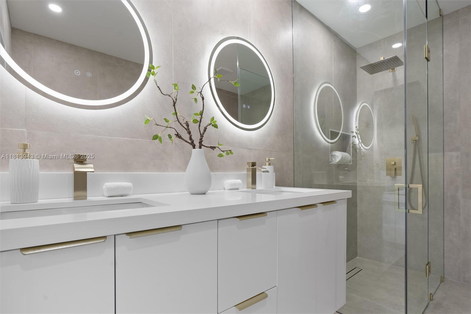 TROPIC PALMS 2 - Residential