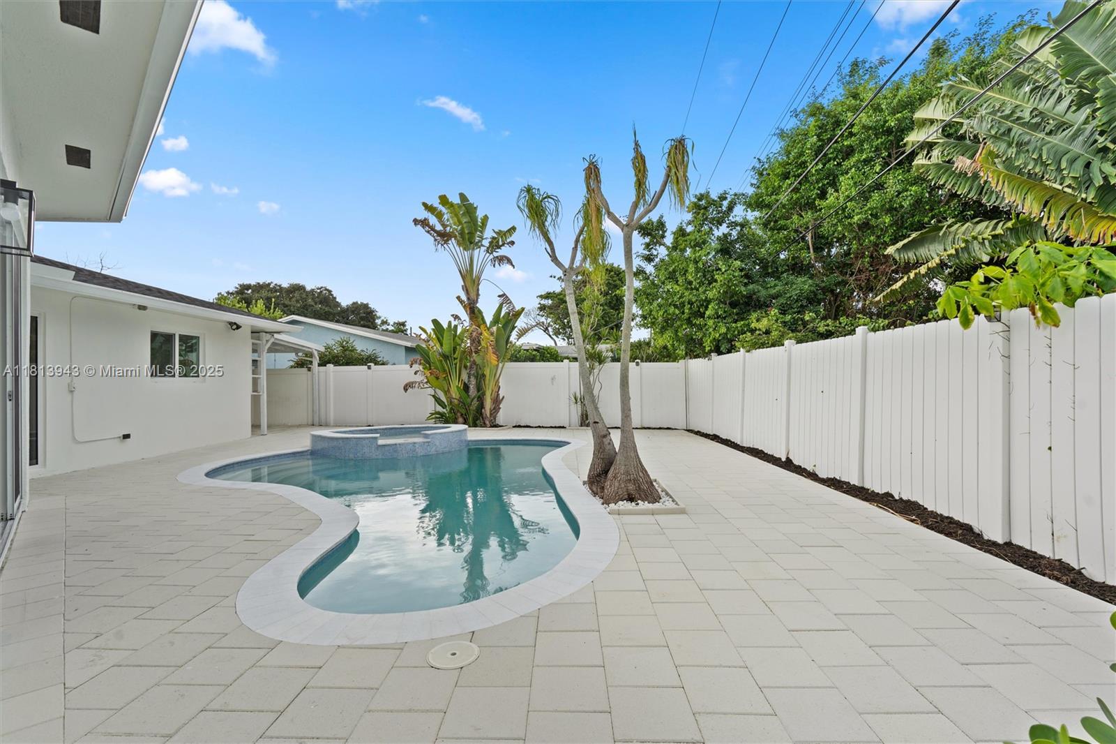 TROPIC PALMS 2 - Residential