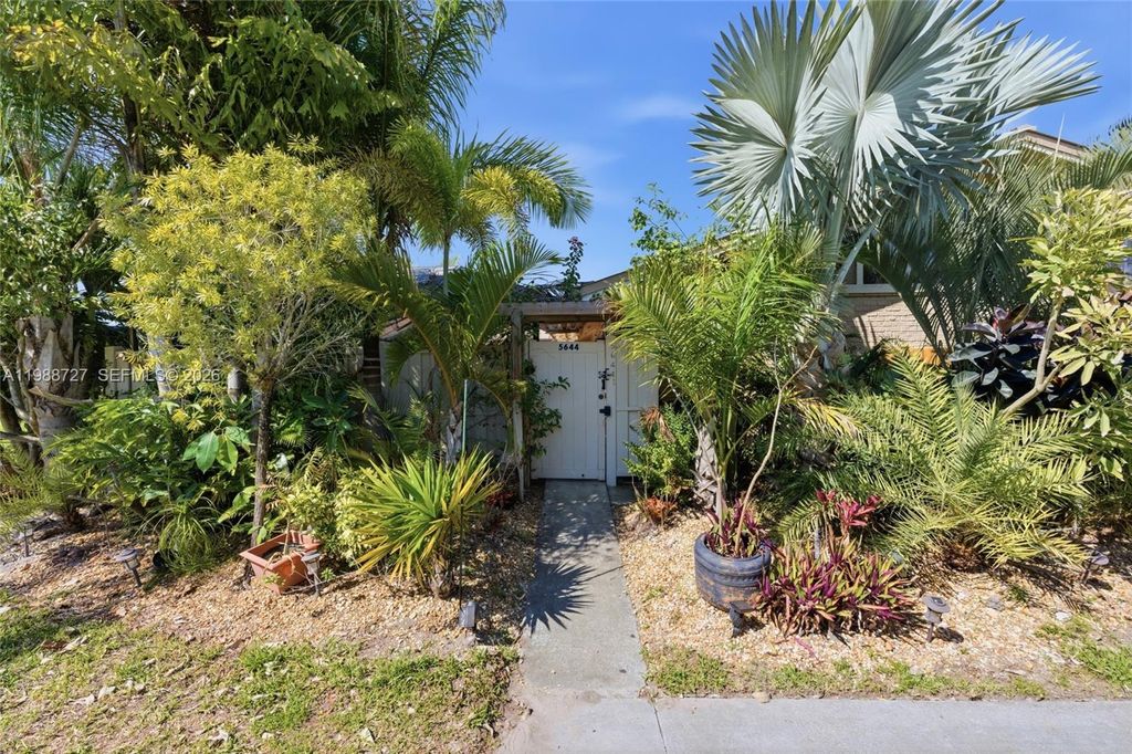 Photo of 5644 Eagle Lake Dr, Palm Beach Gardens, FL 33418 (MLS # A11988727)