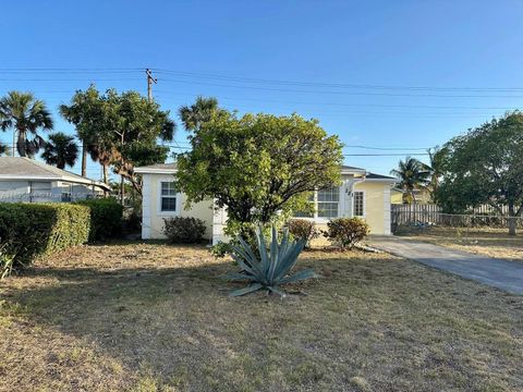 221 W 27th St Riviera Beach FL 33404
