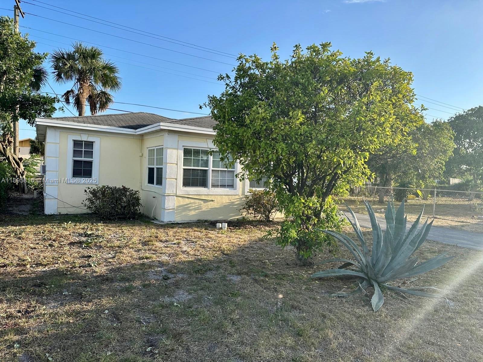 View photos, virtual tours, details... 221 W 27th St