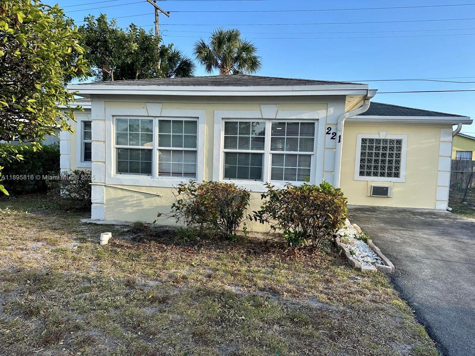 View photos, virtual tours, details... 221 W 27th St