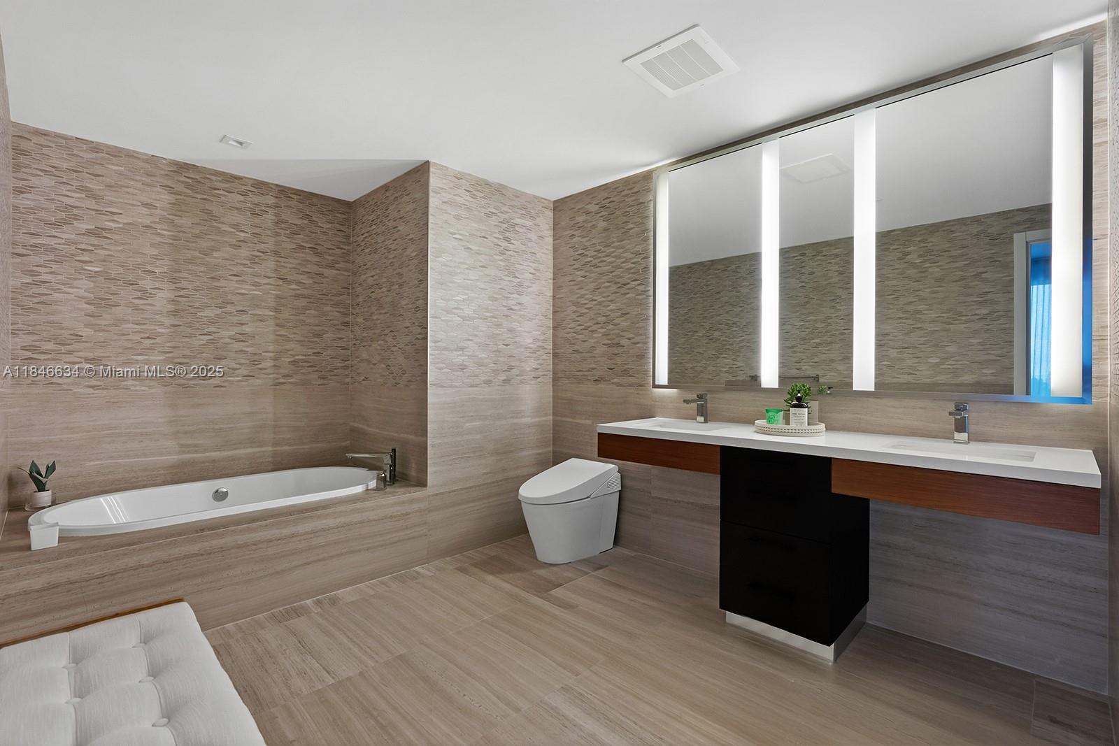 ONE OCEAN CONDO - Residential