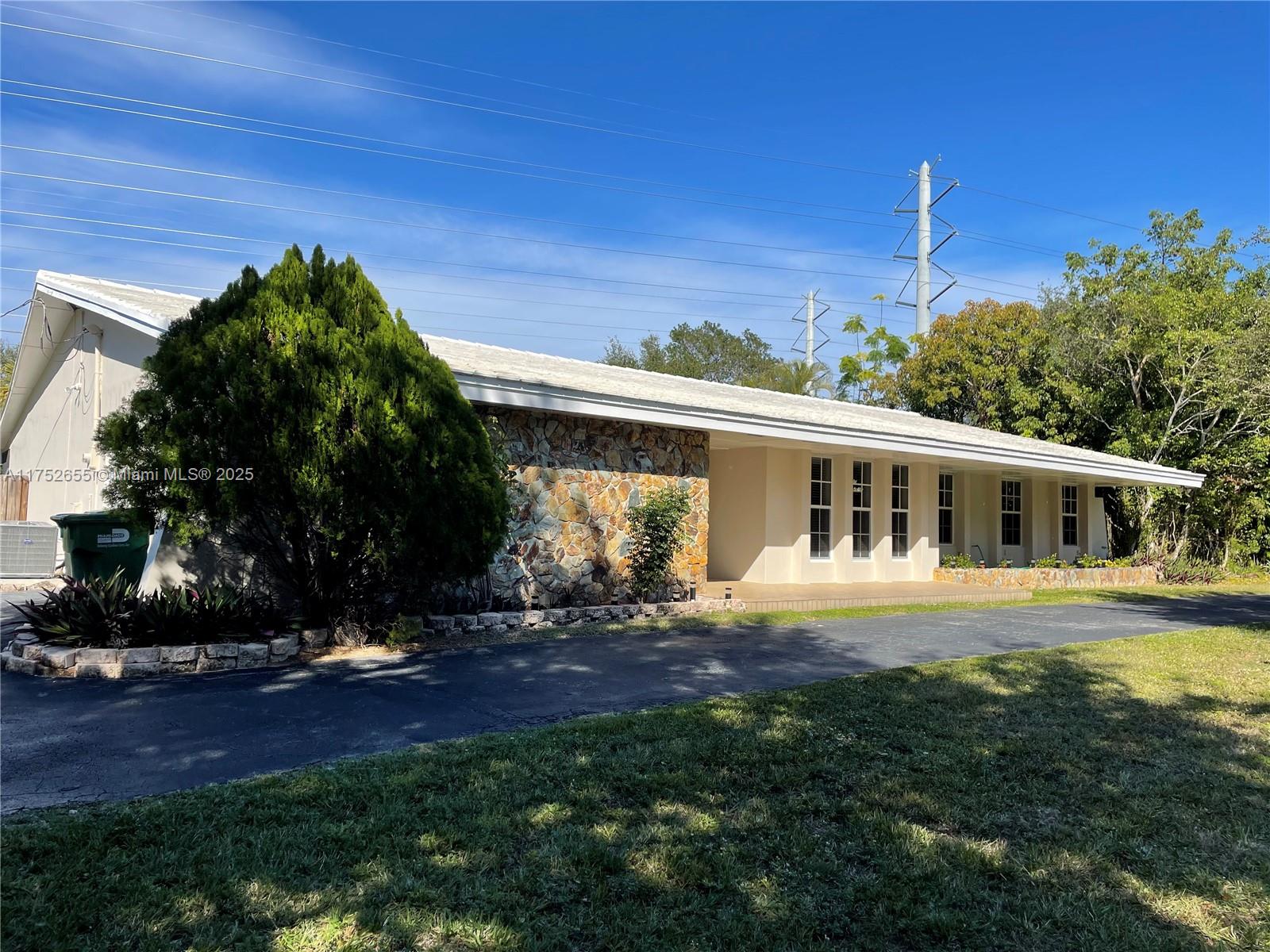 Rental Property at 14780 Se Old Cutler Rd 14780, Palmetto Bay, Miami-Dade County, Florida - Bedrooms: 4 
Bathrooms: 3  - $6,500 MO.