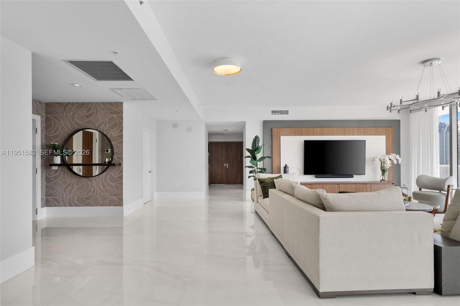 330 Sunny Isles Blvd 5-LPH04