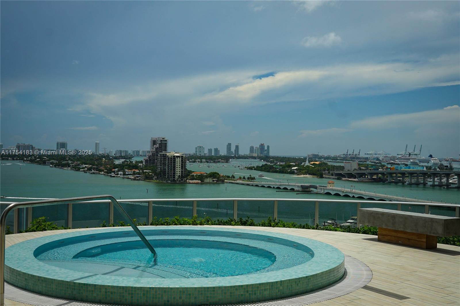 ARIA ON THE BAY CONDO - Residential