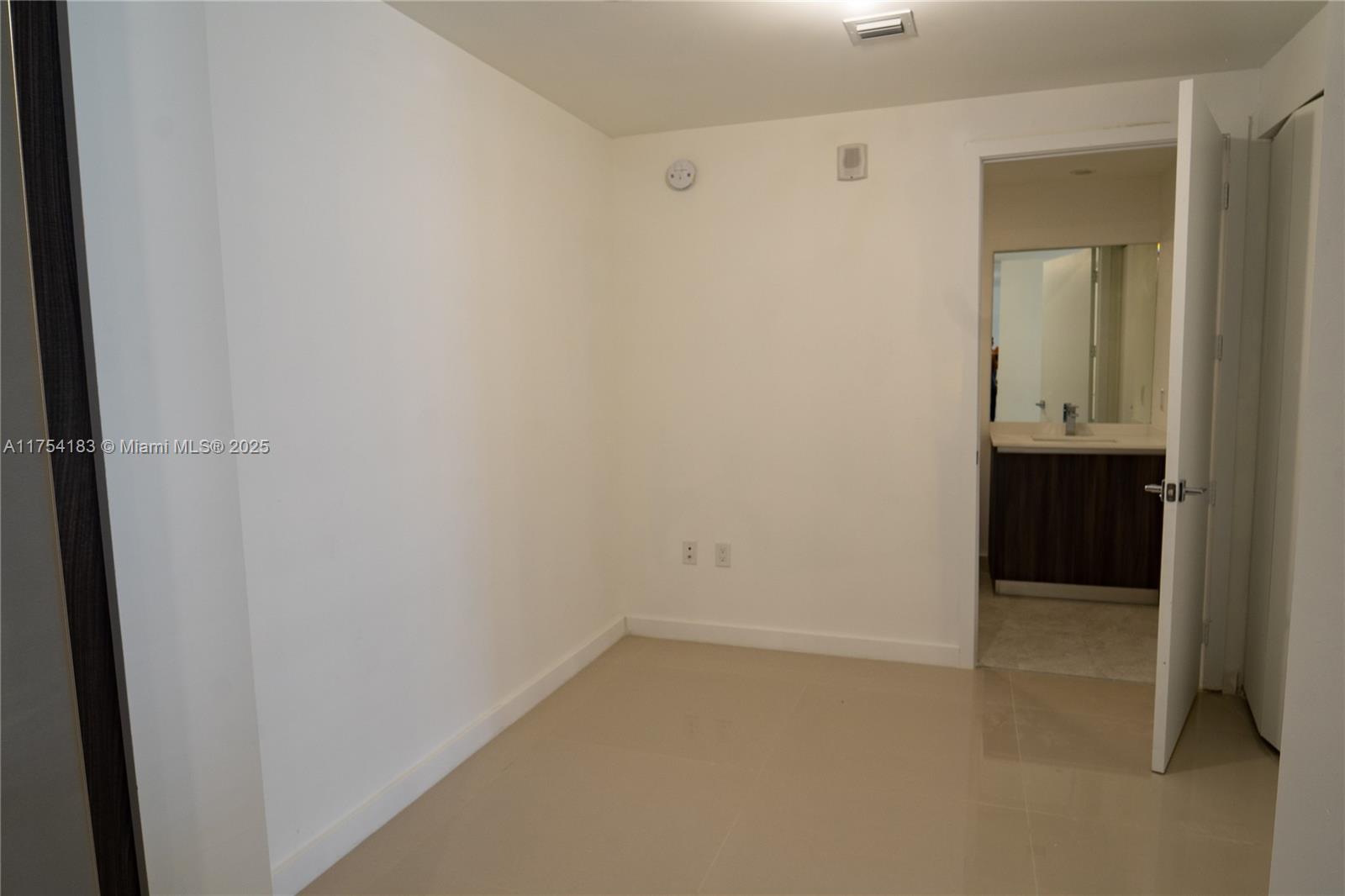 ARIA ON THE BAY CONDO - Residential