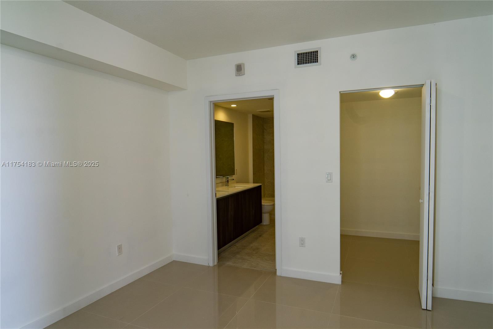 ARIA ON THE BAY CONDO - Residential