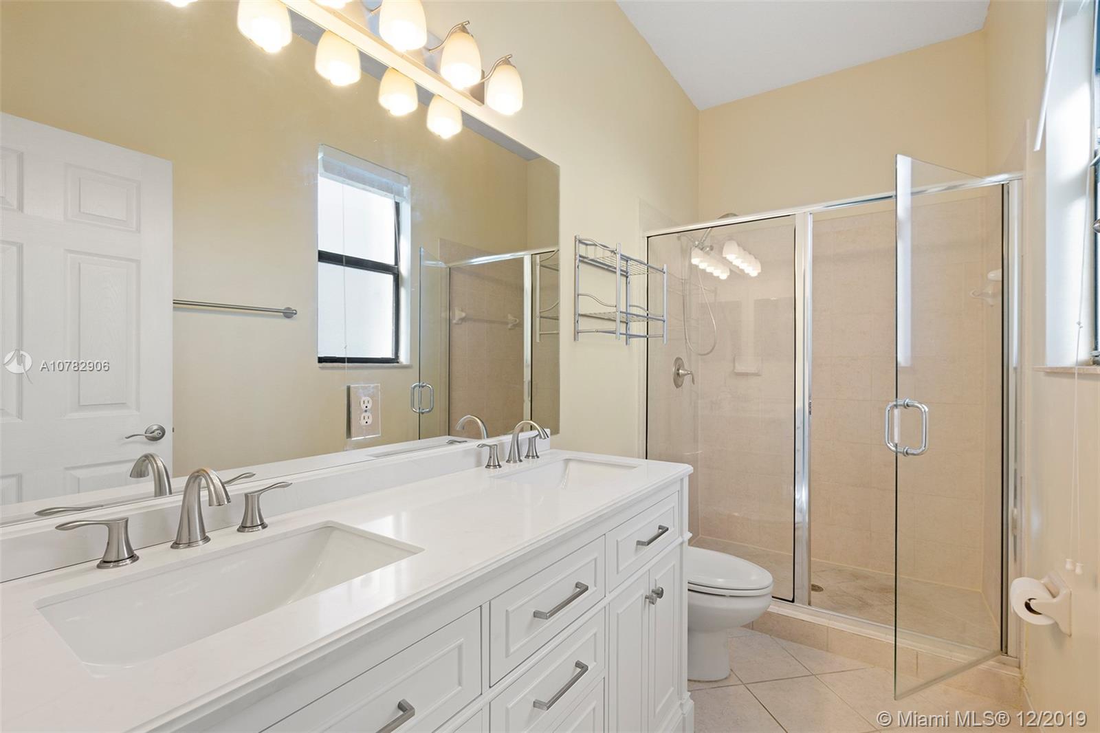 BAYWINDS OF GALAPAGOS - Residential